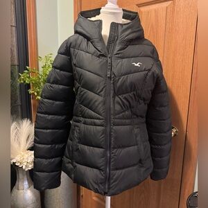 HOLLISTER Women’s Size L Black Sherpa Lines Puffer Jacket EUC